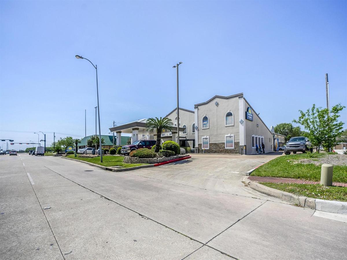 Days Inn & Suites By Wyndham Webster Nasa-Clearlake-Houston Exterior foto