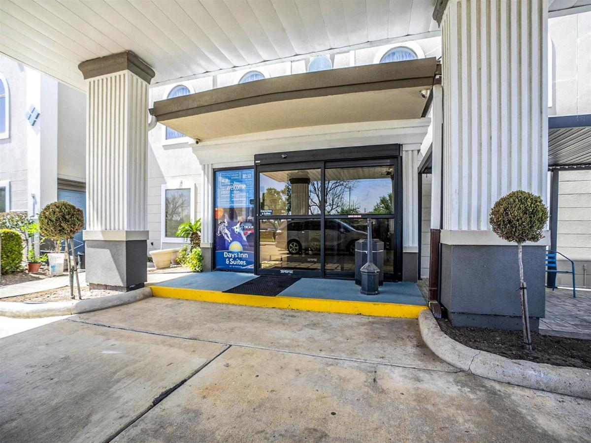 Days Inn & Suites By Wyndham Webster Nasa-Clearlake-Houston Exterior foto
