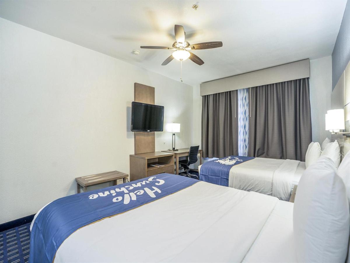 Days Inn & Suites By Wyndham Webster Nasa-Clearlake-Houston Exterior foto