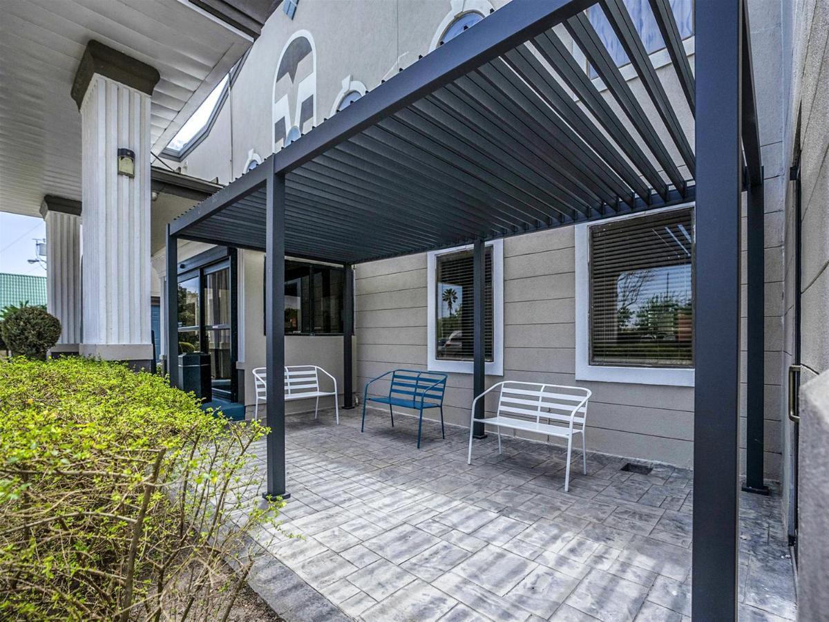 Days Inn & Suites By Wyndham Webster Nasa-Clearlake-Houston Exterior foto