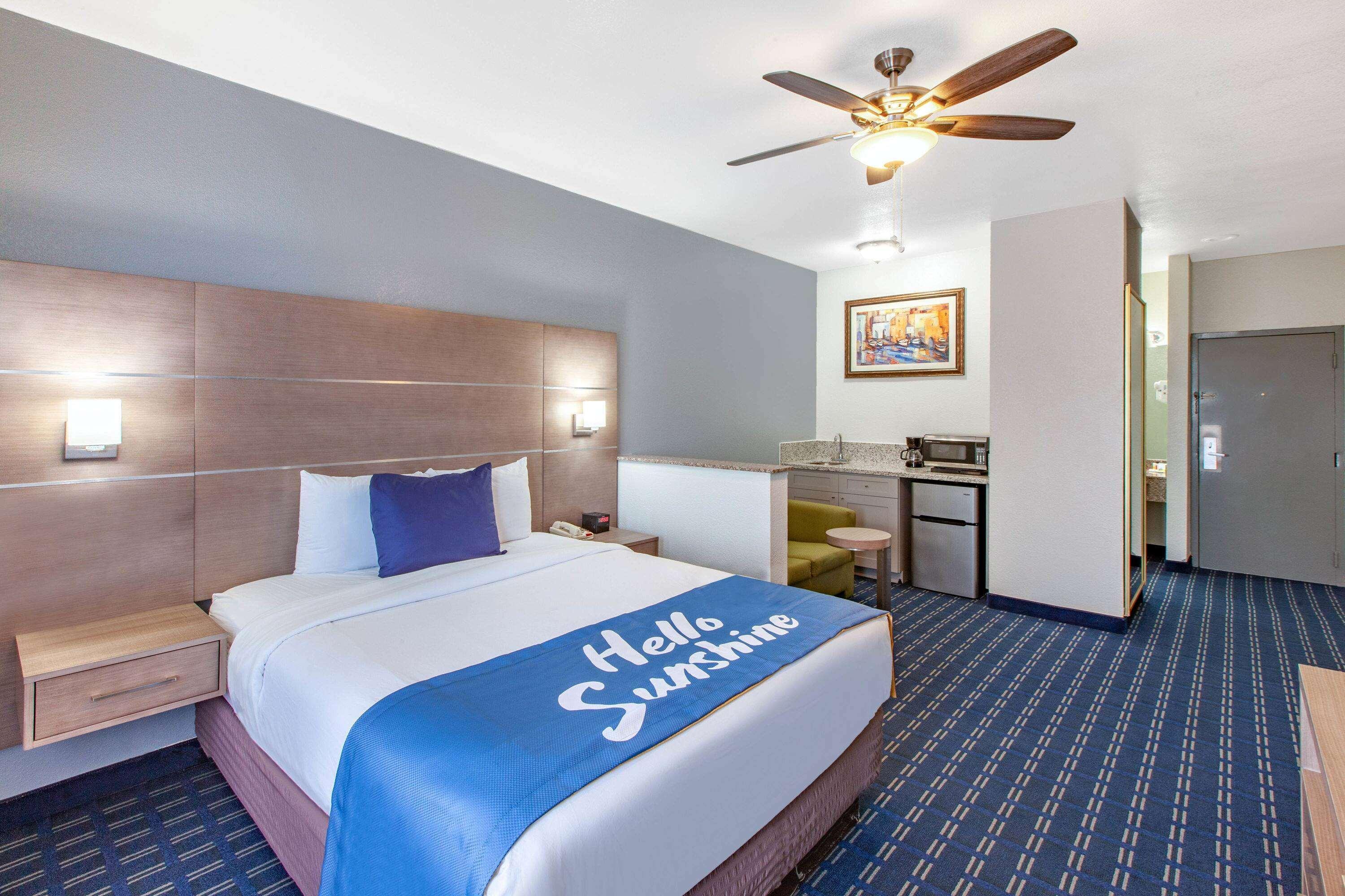 Days Inn & Suites By Wyndham Webster Nasa-Clearlake-Houston Exterior foto