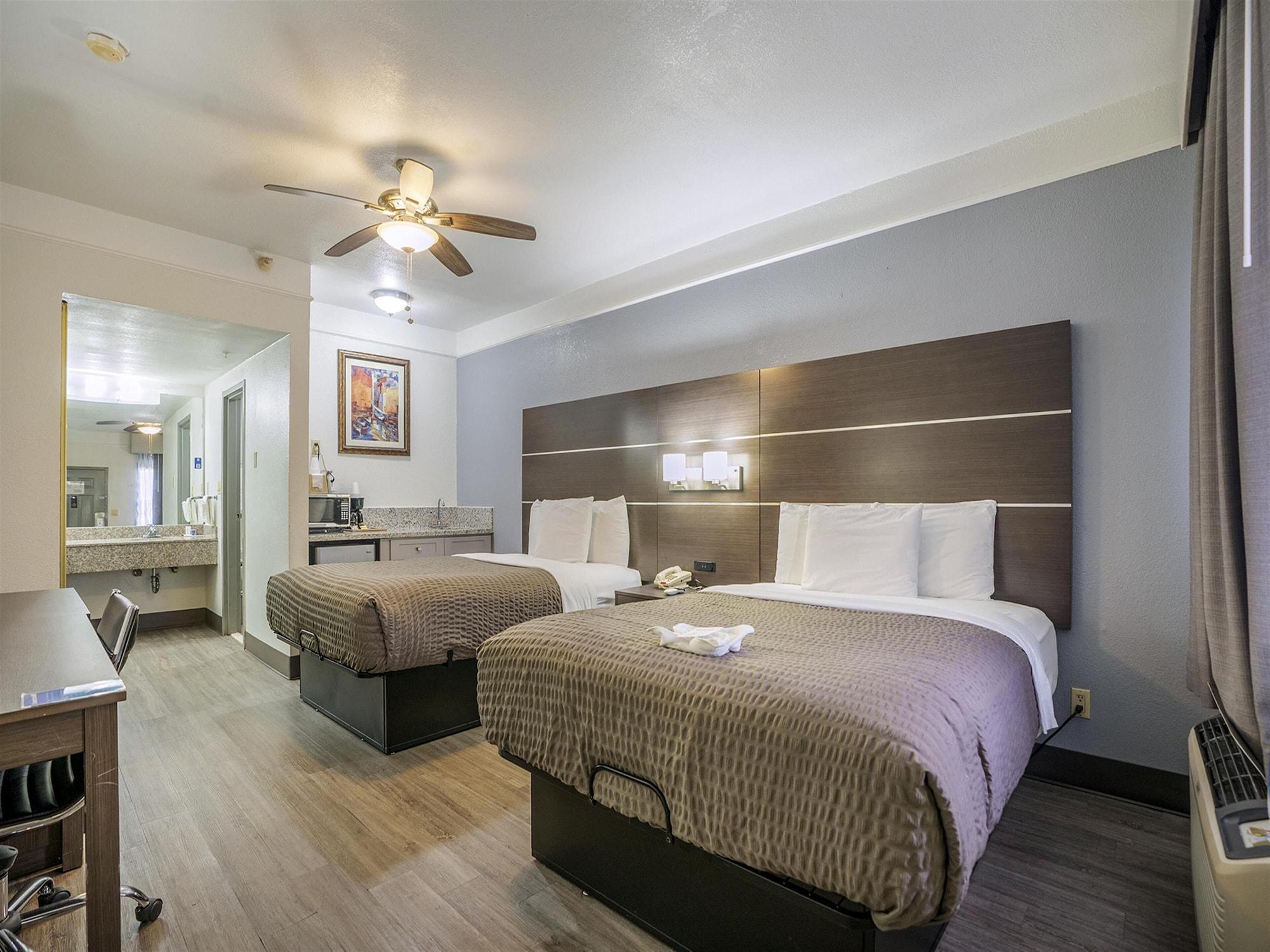 Days Inn & Suites By Wyndham Webster Nasa-Clearlake-Houston Exterior foto